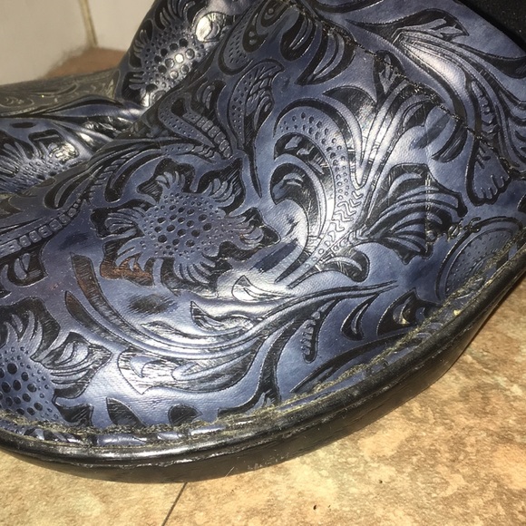 B.O.C Blue and Black print clogs sz 8m - Picture 9 of 9